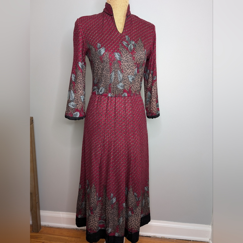 Vintage 1970's maroon floral dress - Picture 2 of 6